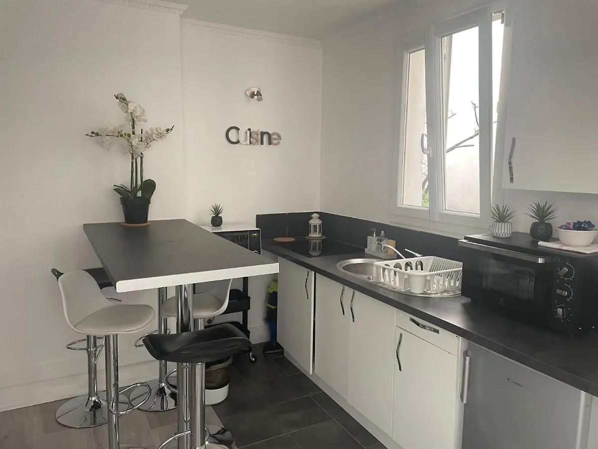 Appartement Proche Tour Eiffel Paris 7 - 4P contacts